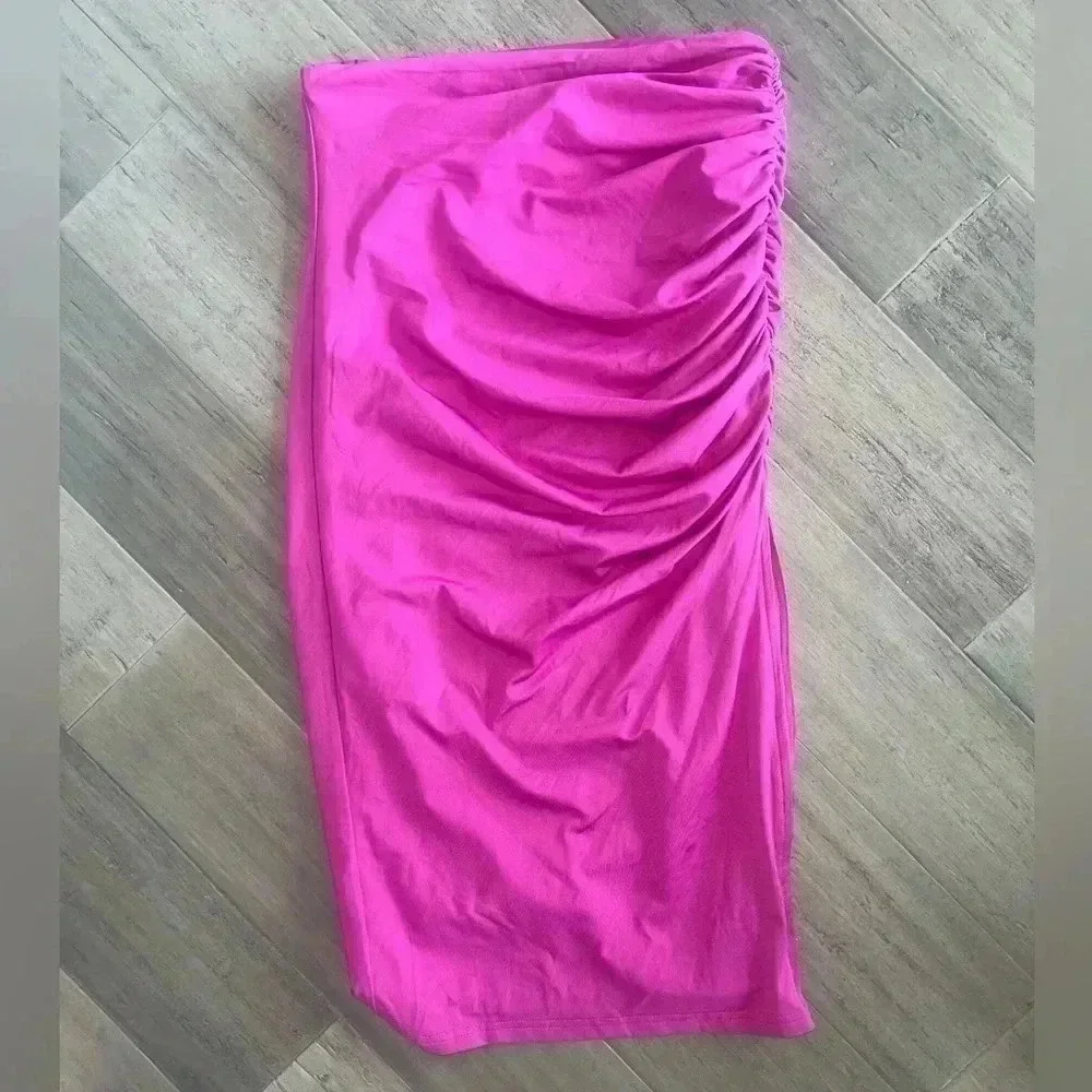 Superdown Tiffani Ruched Midi Skirt in Fuchsia - Picture 3 of 3
